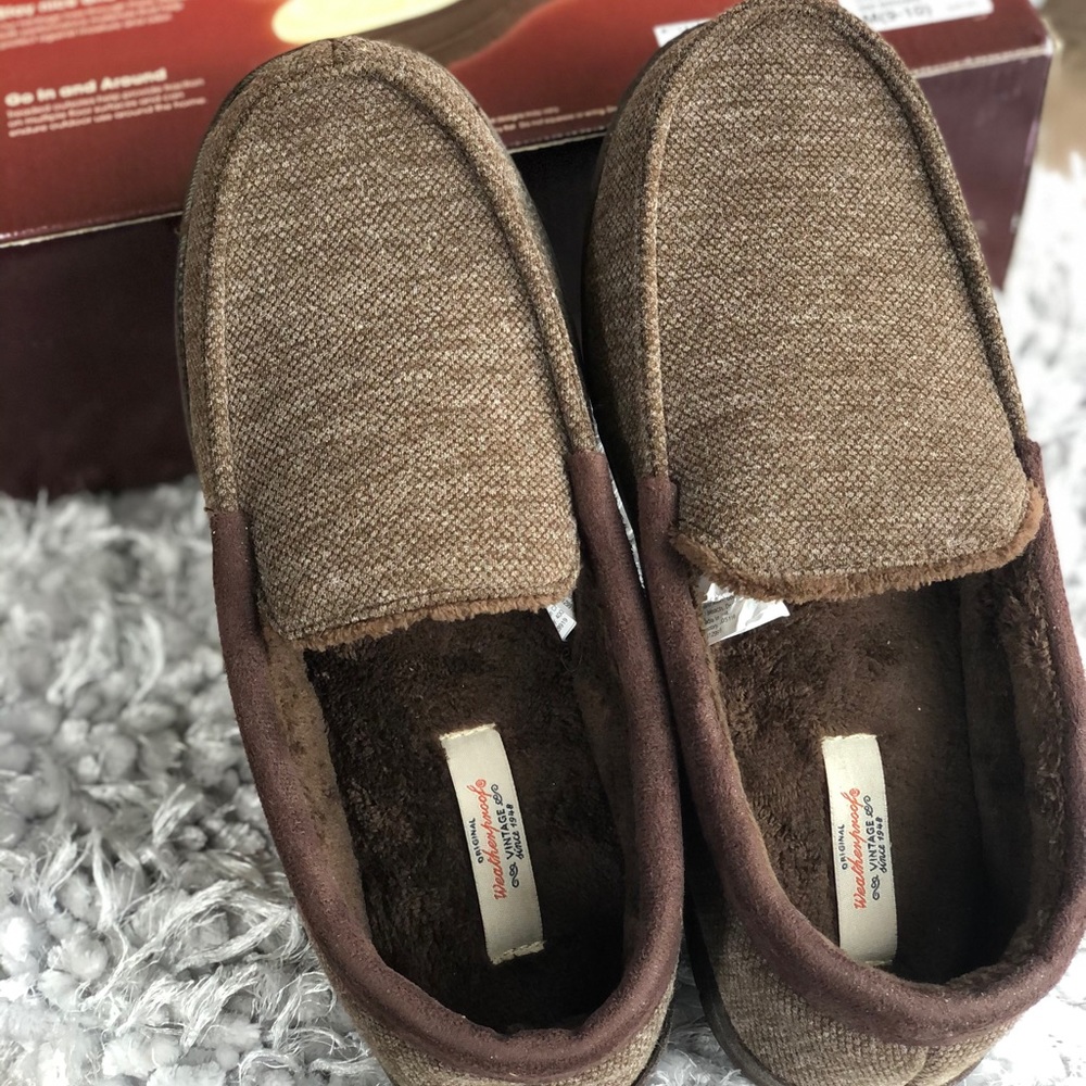 NWT Thinsulate weatherproof memory foam Slippers